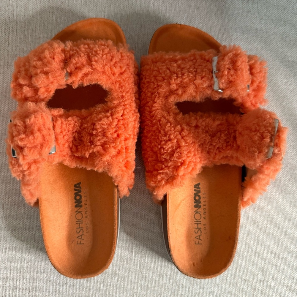 FASHION NOVA – “Are You Furreal” Flat Sandals